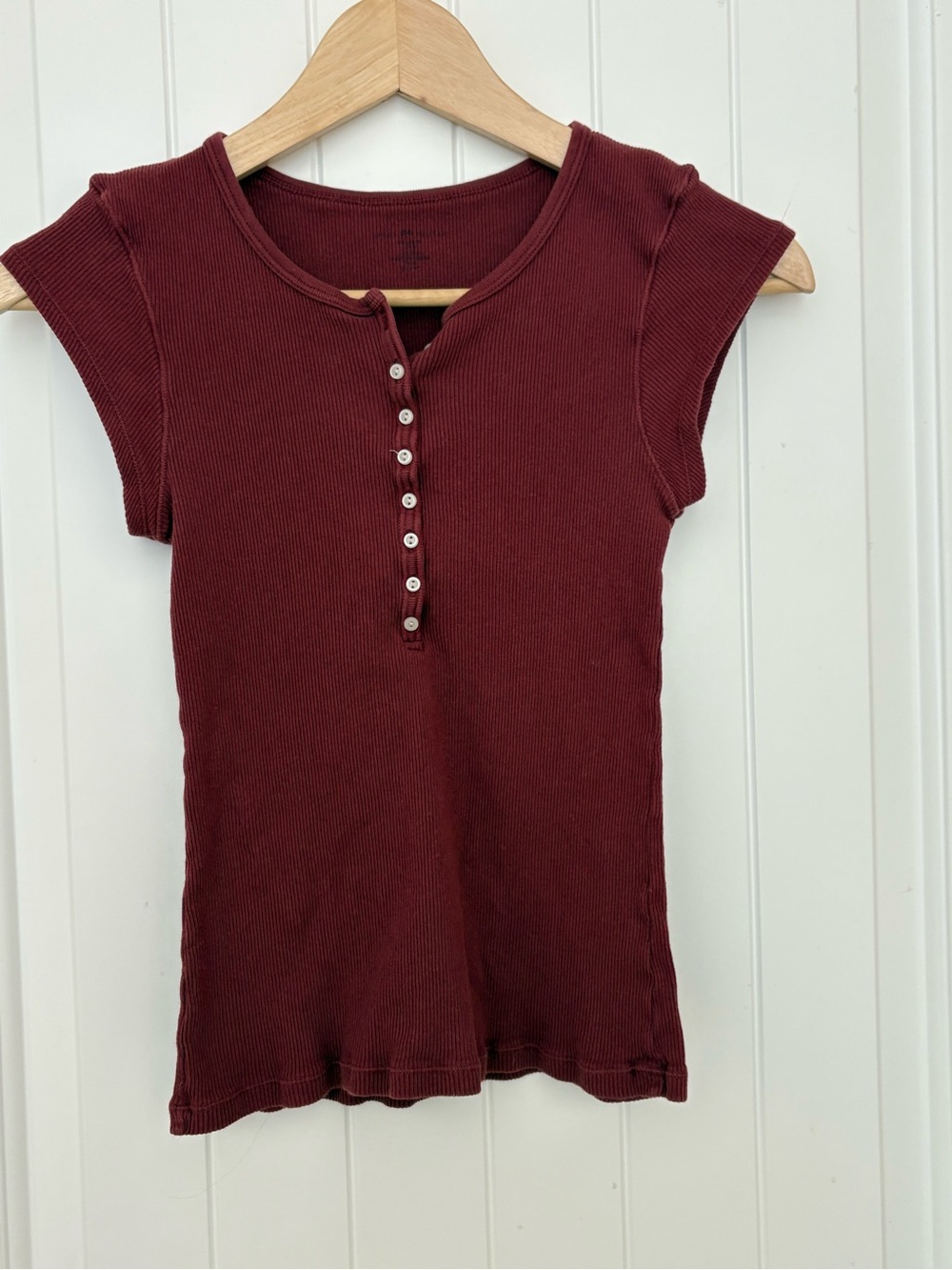 Brandy Melville Ribbed Henley Tee in Wine